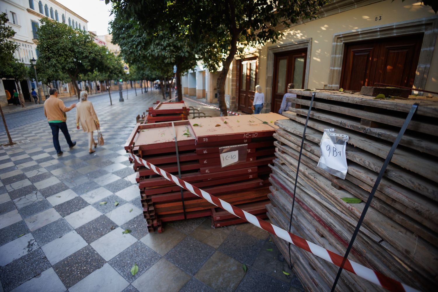 La instalación de los palcos por la Magna Mariana de Jerez ya ha comenzado.