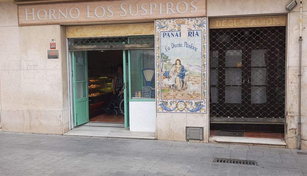 Horno de los suspiros, la panadería que retoma la actividad de la histórica La Divina Pastora en El Puerto.