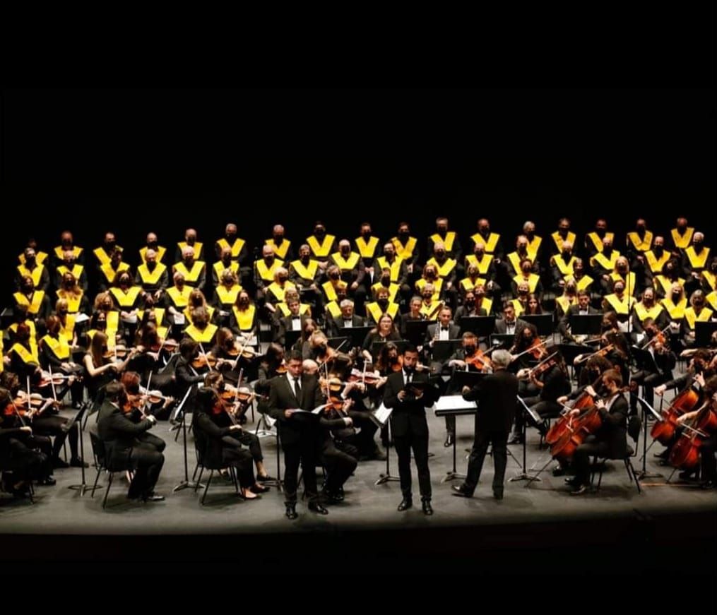 La orquesta y la coral de la UCA en una de sus actuaciones. 