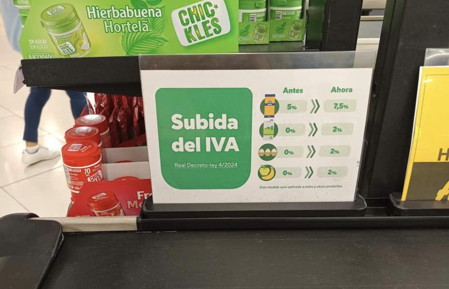 El polémico cartel en las cajas de Mercadona.