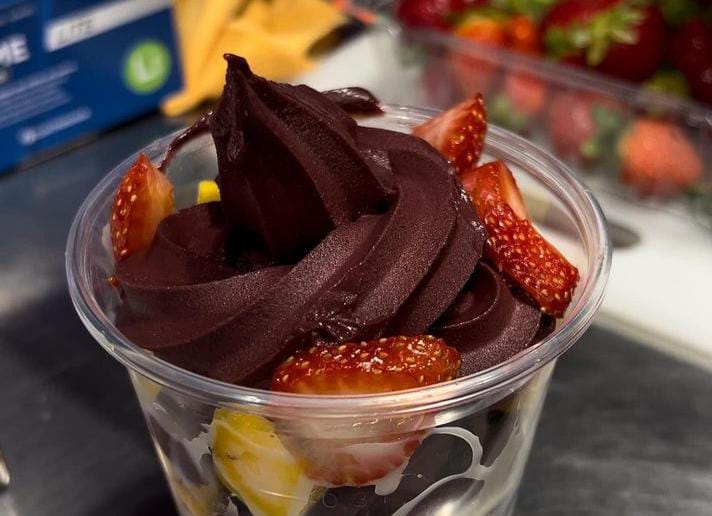 El açaí es una fruta típica de Brasil que se puede probar en Sevilla. 