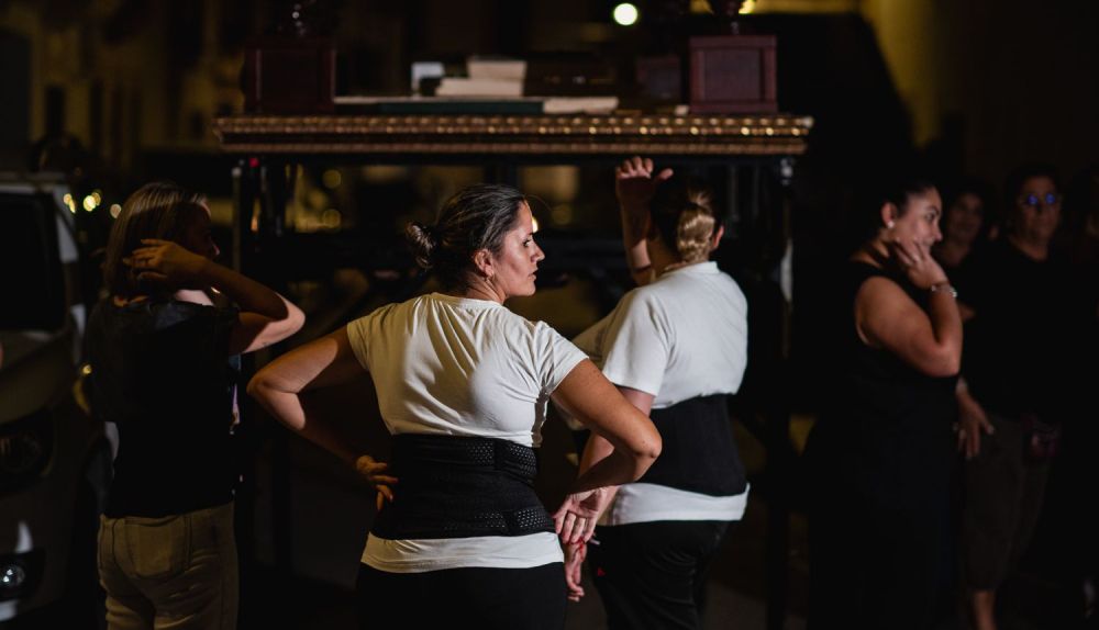 Las costaleras cabeceñas, en un receso del ensayo del pasado martes.