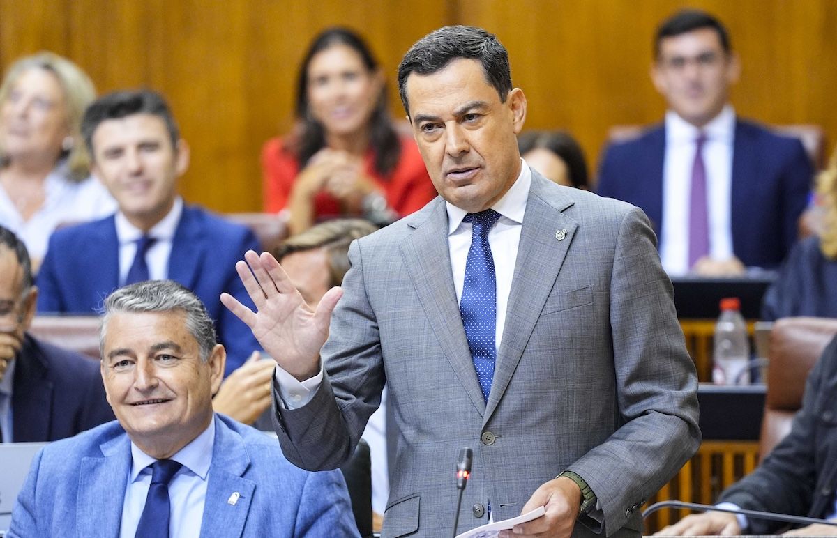 El presidente andaluz, Juanma Moreno, en el Parlamento.