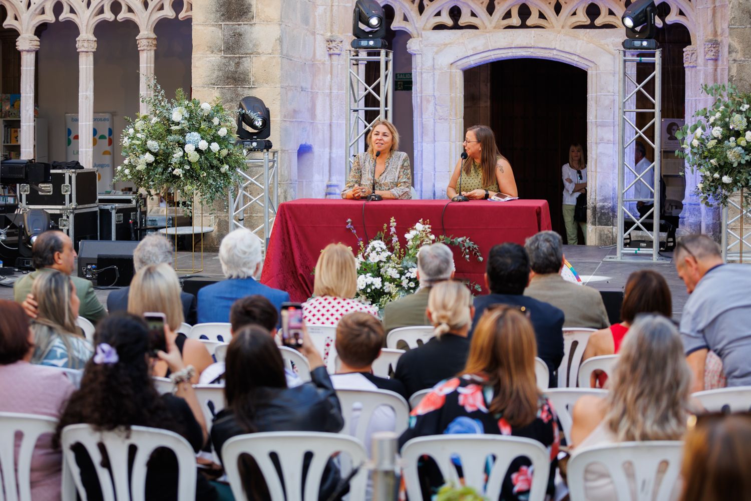 Inauguración de la Feria del Libro de Jerez, con Julia Navarro y Megan Maxwell.