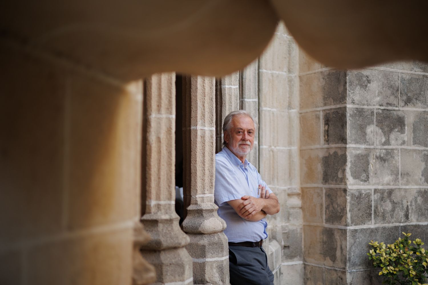 José Ruiz Mata,  presidente de la Plataforma Asta Regia, en los Claustros de Santo Domingo.