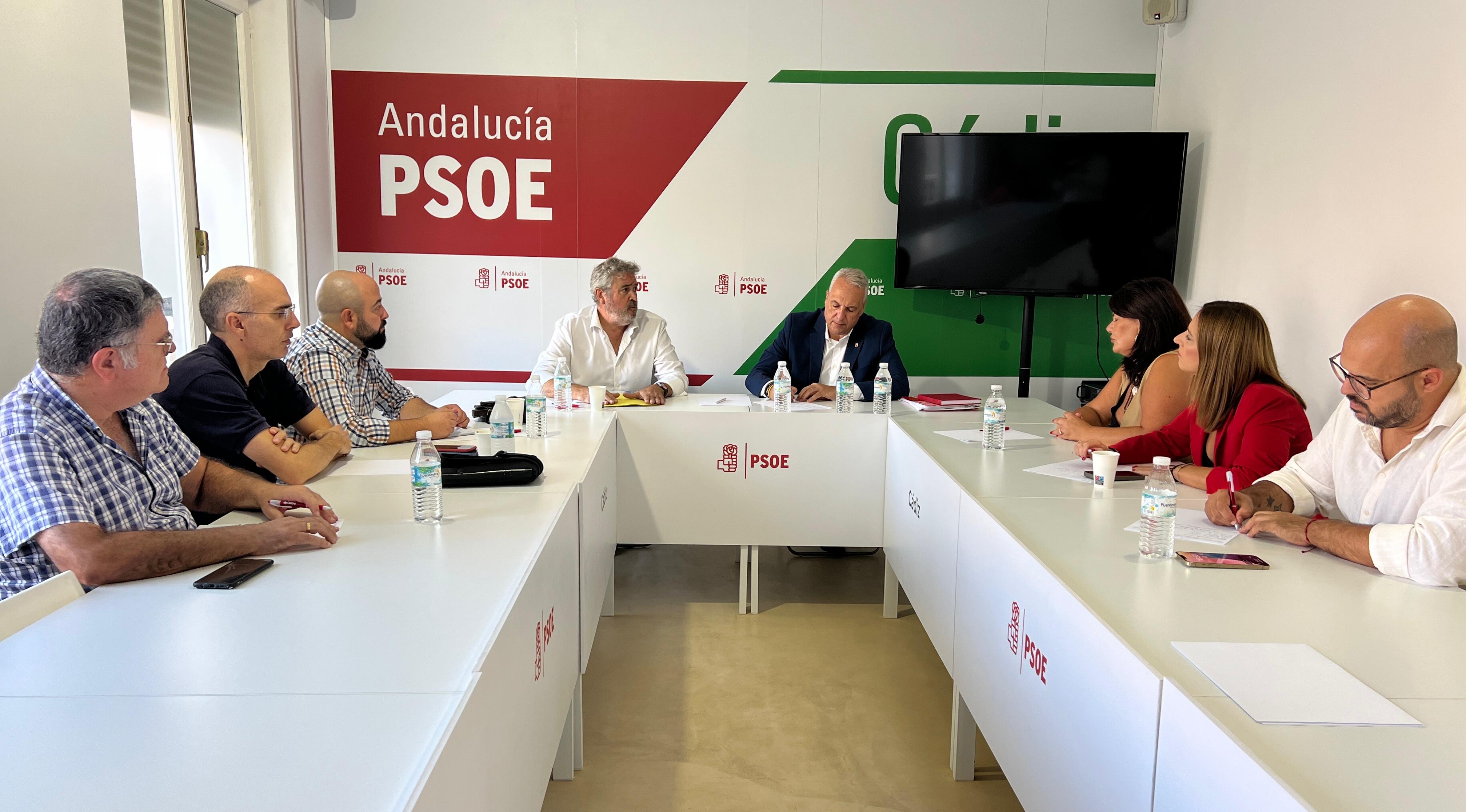 El PSOE provincial se compromete a trasladar al Gobierno las necesidades de la plantilla de Navantia en Puerto Real.