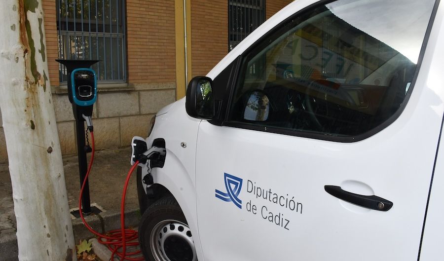 Un vehículo eléctrico de la Diputación de Cádiz.