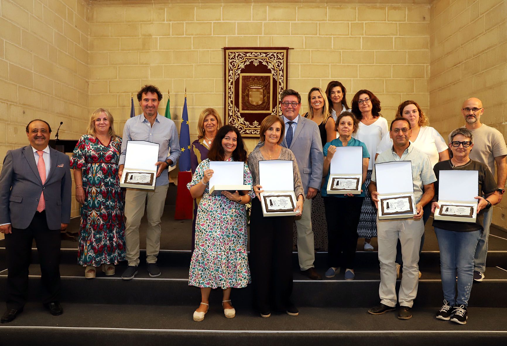 Los delegados y premiados en el acto celebrado en Los Claustros.