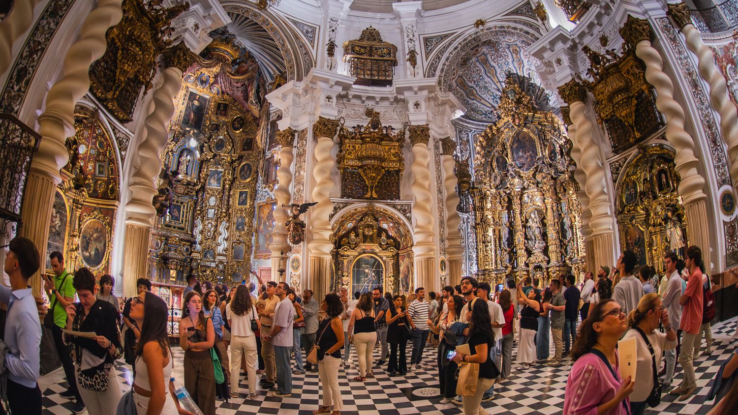 El patrimonio religioso de Sevilla vuelve a triunfar en la Noche en Blanco.