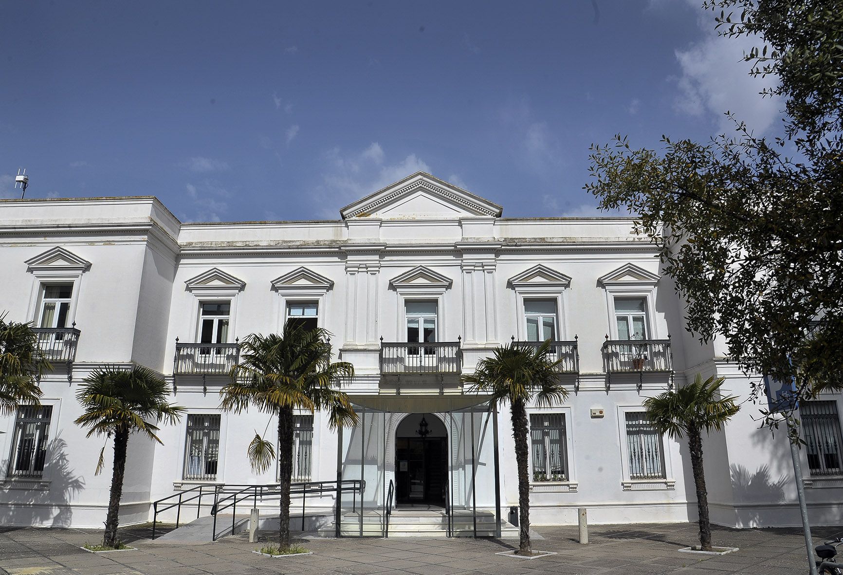 Fachada de la 'Moncloíta', puesta a la venta por el Ayuntamiento de Jerez.