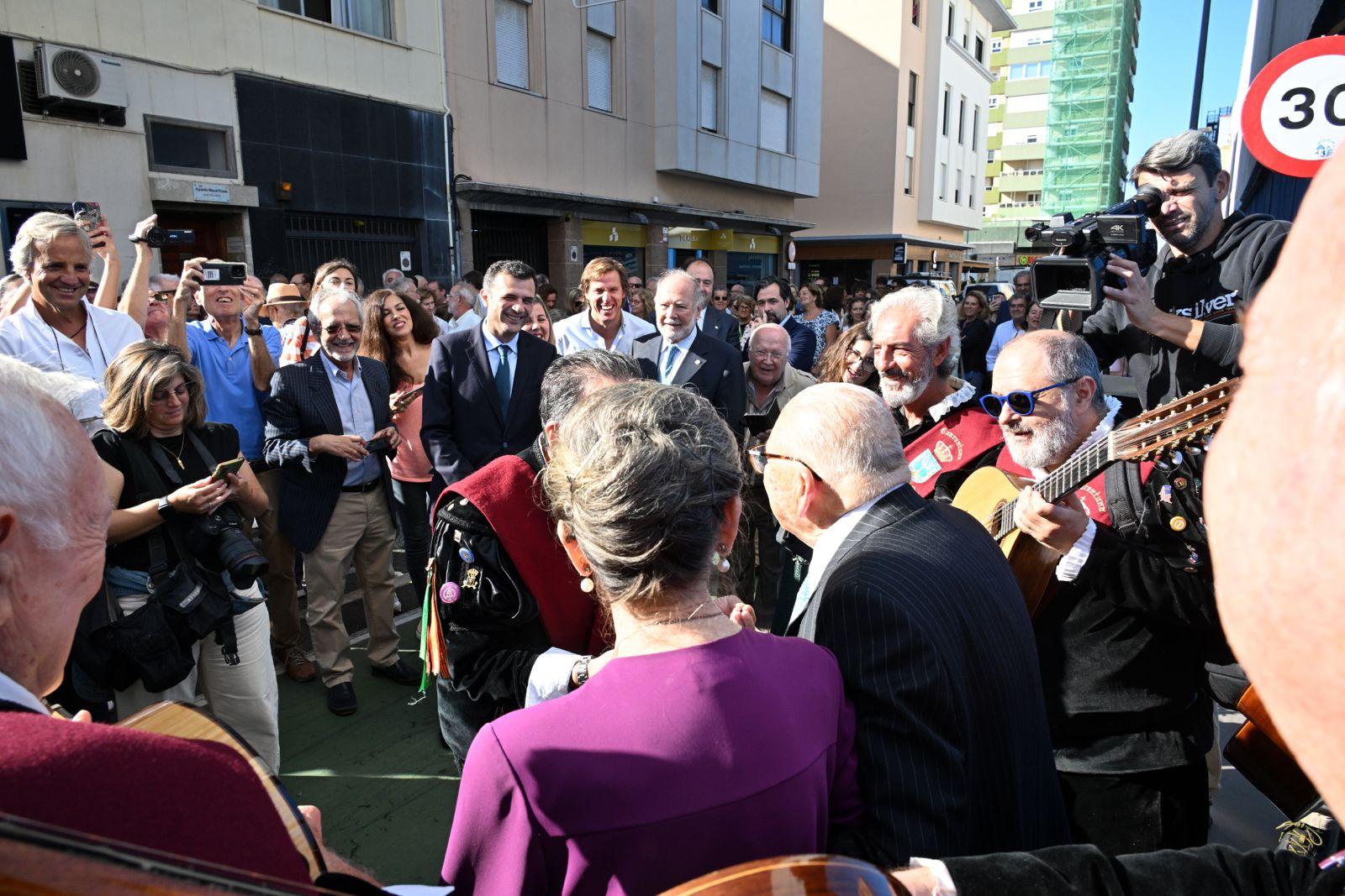 El otorrino Juan Bartual ya tiene su calle en Cádiz.