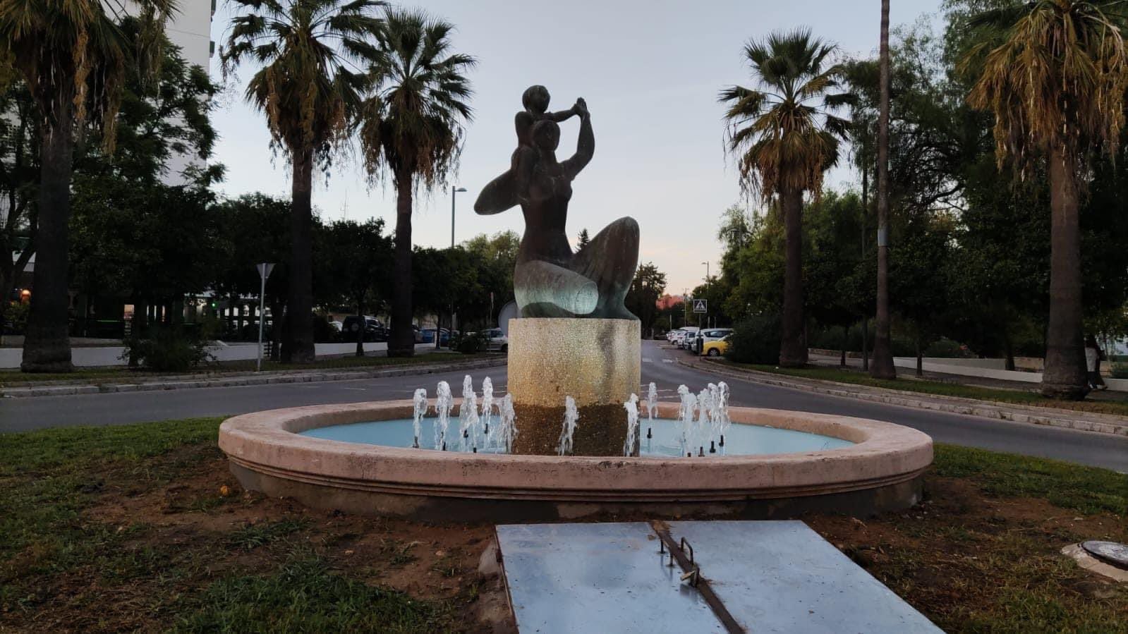 La fuente del barrio de El Almendral que vuelve a funcionar tras varios años sin hacerlo.