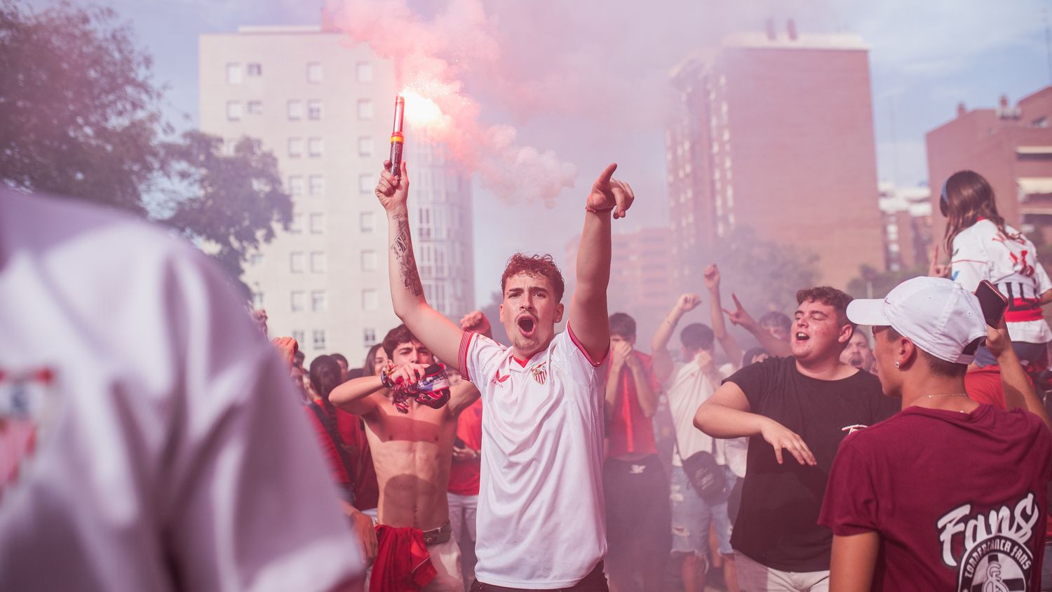 El derbi sevillano en los alrededores del Pizjuán, en imágenes.