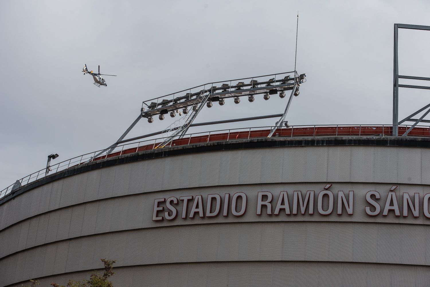 El derbi sevillano en los alrededores del Pizjuán, en imágenes.