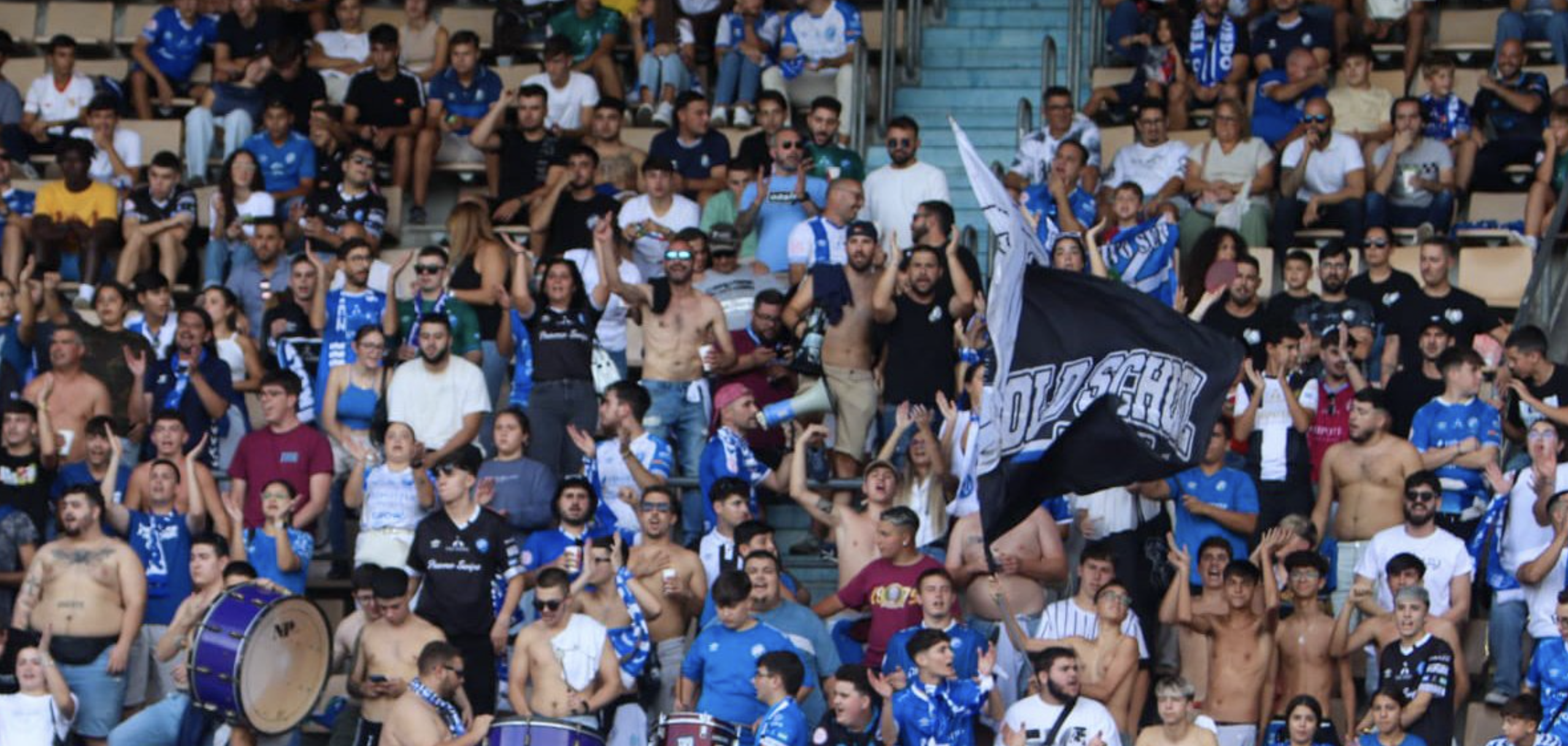 Aficionados del Xerez Deportivo FC en las gradas de Chapín.