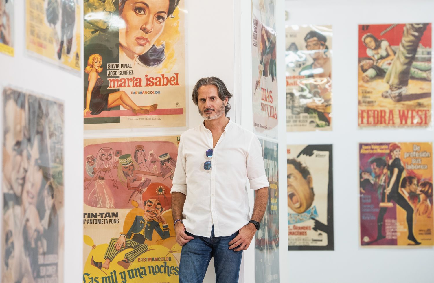 Antonio Boza de la Calle, enamorado del séptimo arte, ha rescatado carteleras de los años 50, 60 y 70 del cine de su familia.