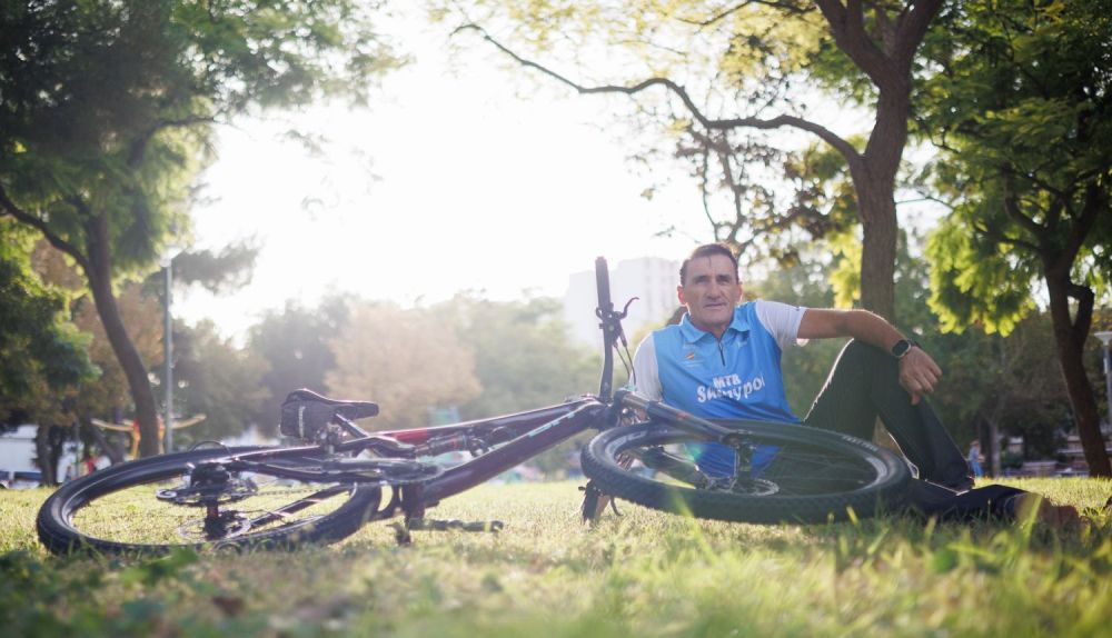 El presidente de Sherrypol descansando tras una intensa jornada de bicicleta.