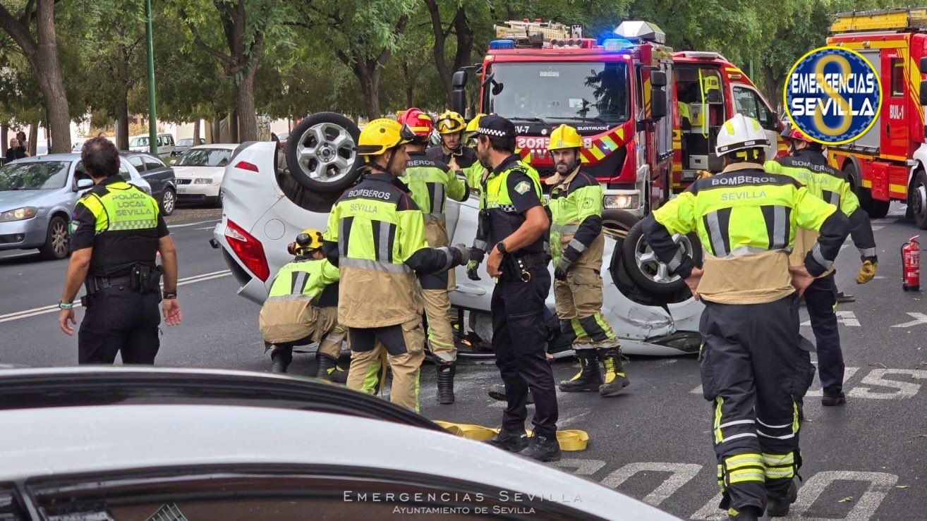 Aparatoso accidente en la Ronda del Tamarguillo de Sevilla