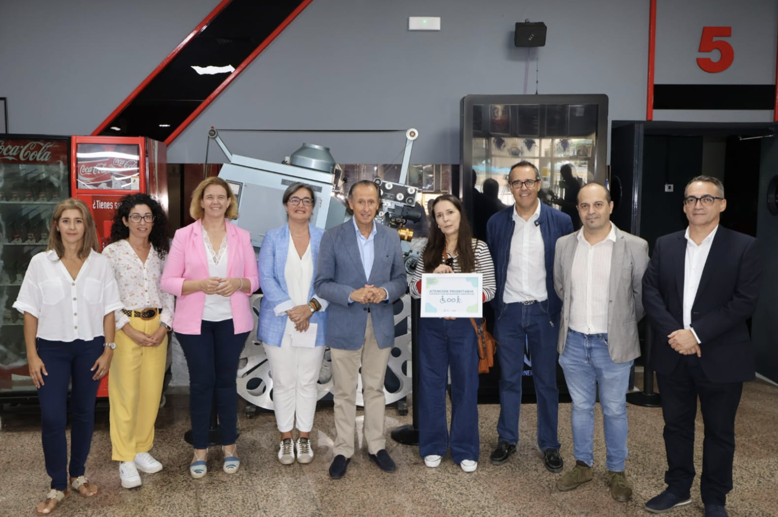 El Ayuntamiento reconoce a Multicines Las Salinas, en Chiclana.