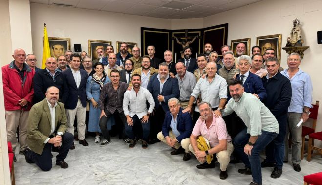 Los hermanos mayores presentes en la reunión de la Unión de Hermandades.