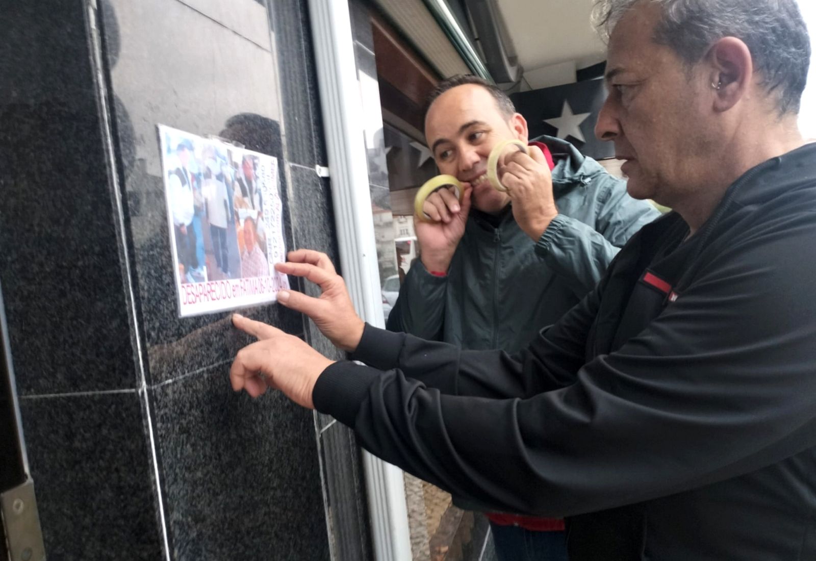 Los vecinos y familiares de José, con el alzheimer, lo buscan por los alrededores de Fátima.