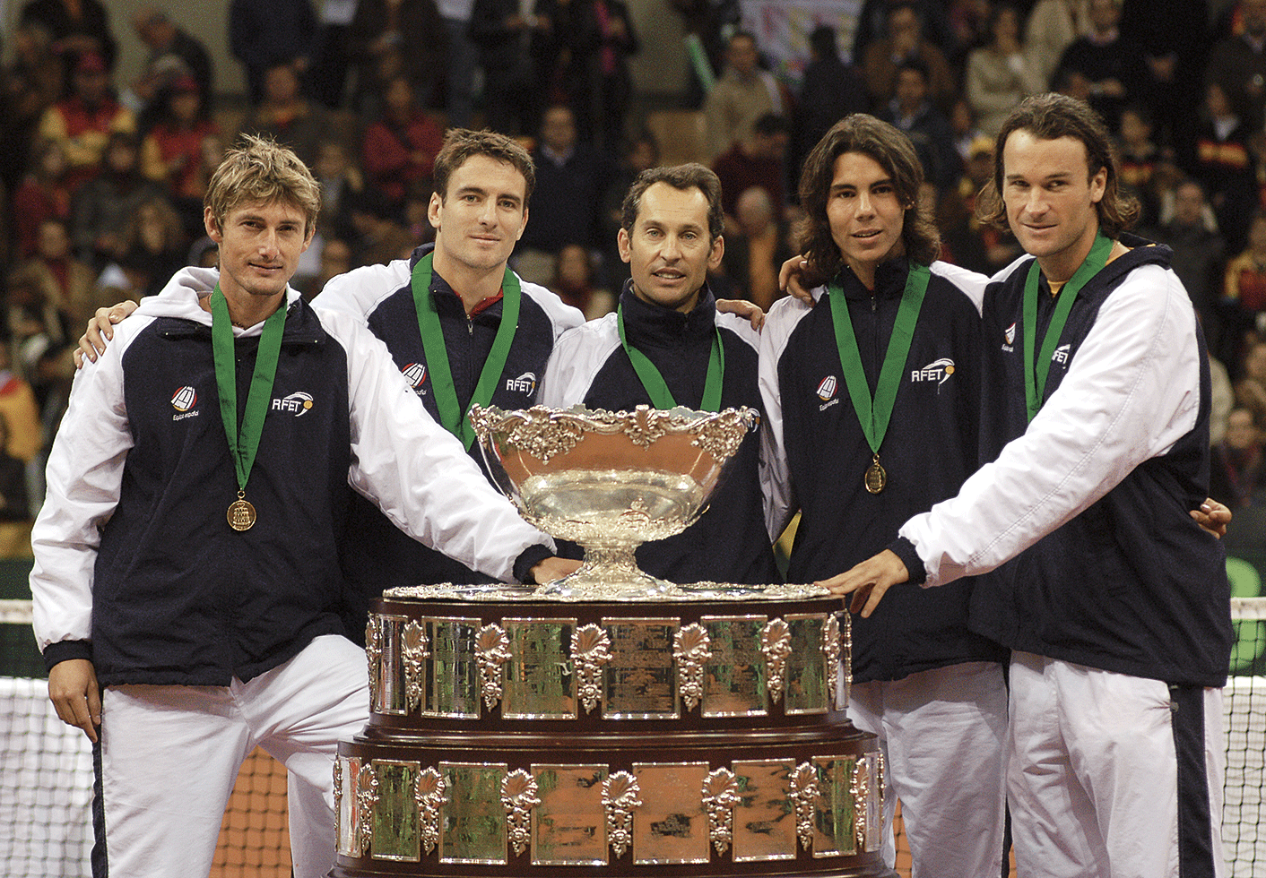 Rafa Nadal, tras conquistar en Sevilla la Copa Davis de 2004.