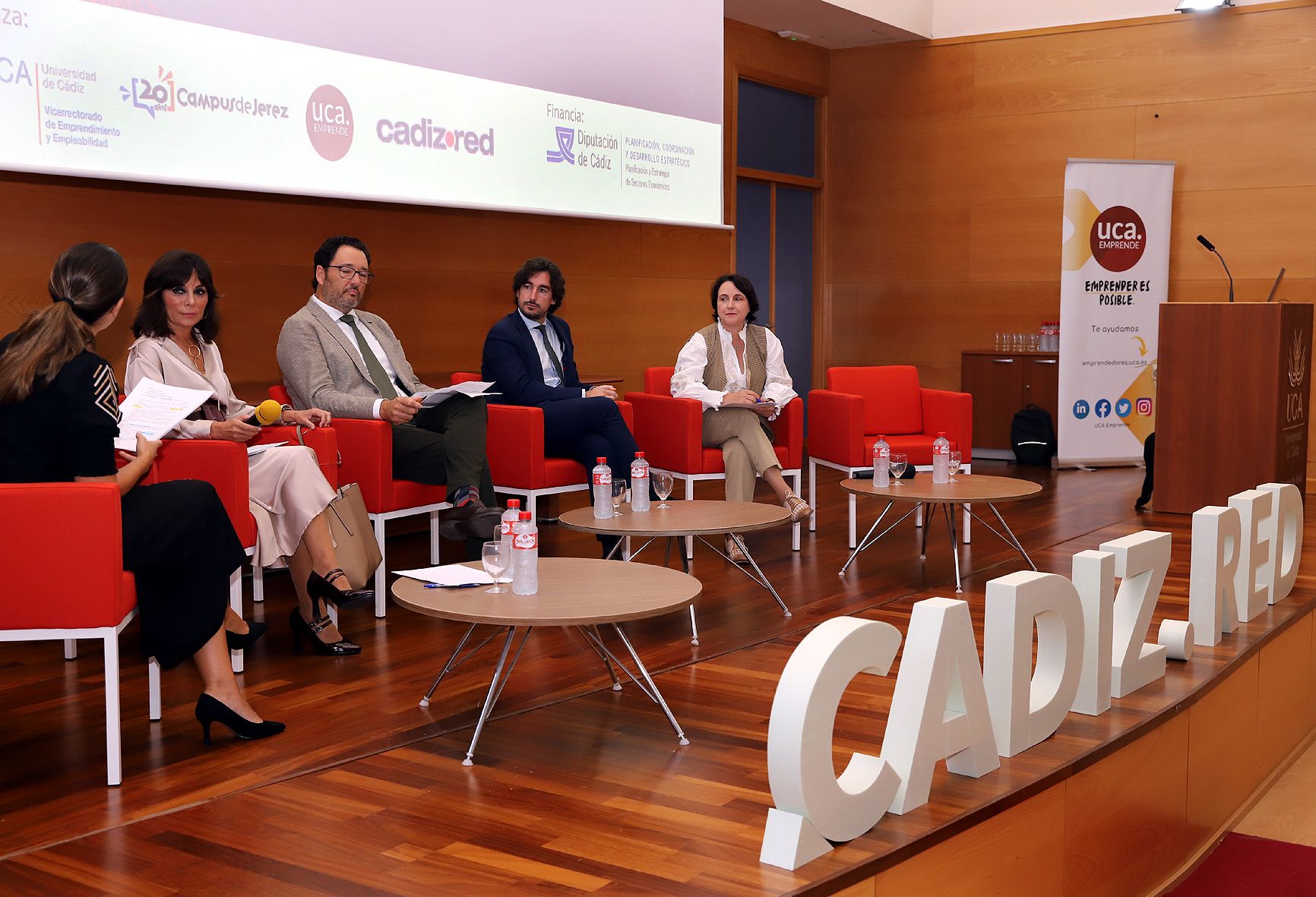 Desarrollo de una mesa de coloquio en Cadiz Red con la presencia del Ayuntamiento de Jerez.