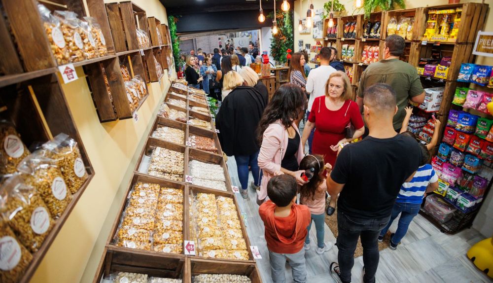 Ingeríos del nuevo Puerta Real. Buen ambiente en el día de la inauguración. 