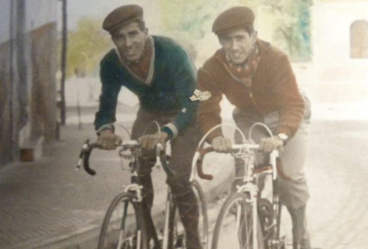 'Lecherito' comenzó a pedalear cuando era un niño, a finales de los años 40, recorriéndose los caminos rurales y la carretera de Jerez a Jédula para recoger leche y luego venderla.