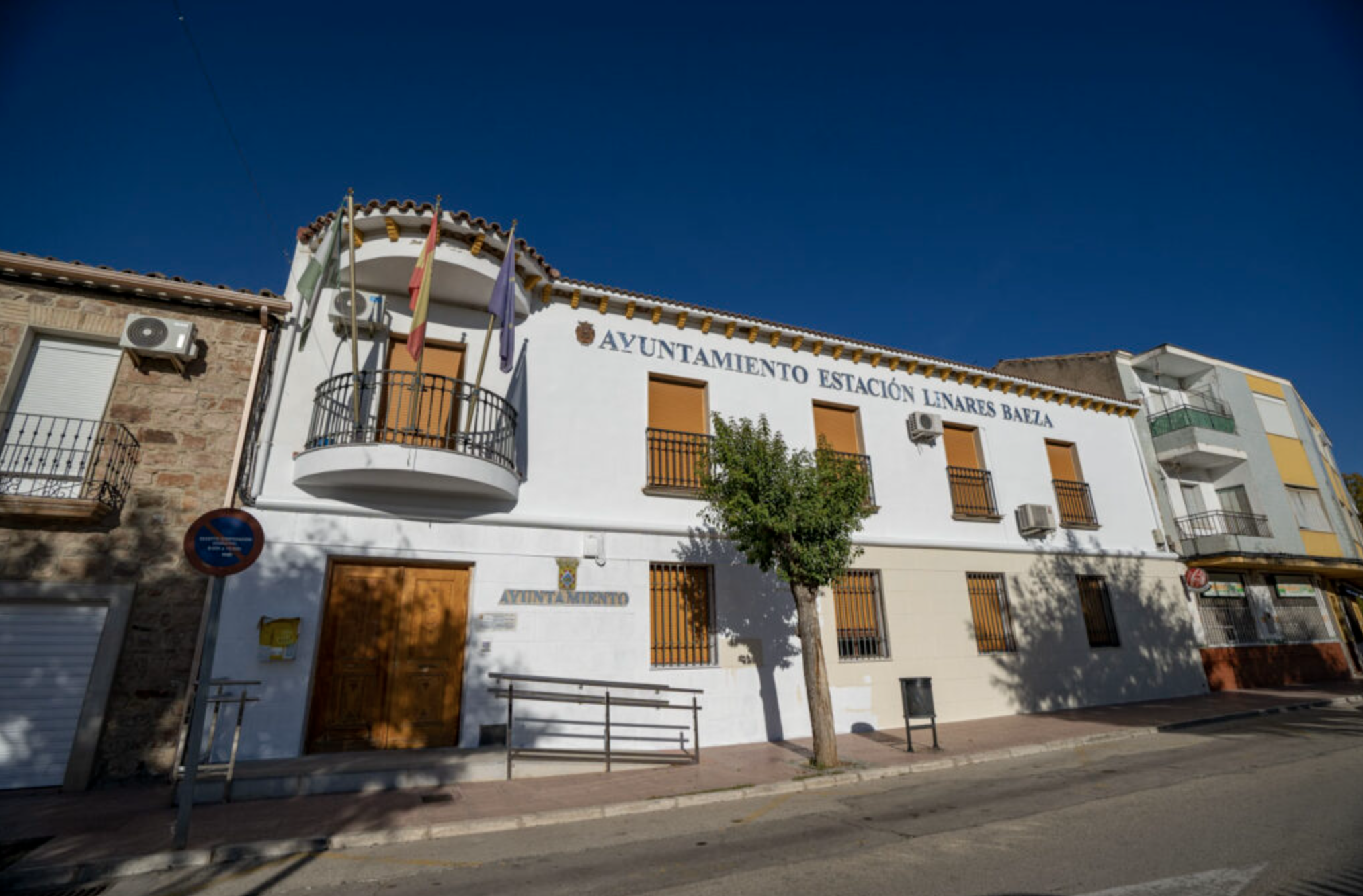 La estación de Linares-Baeza tiene varias viviendas anexas a sus instalaciones.