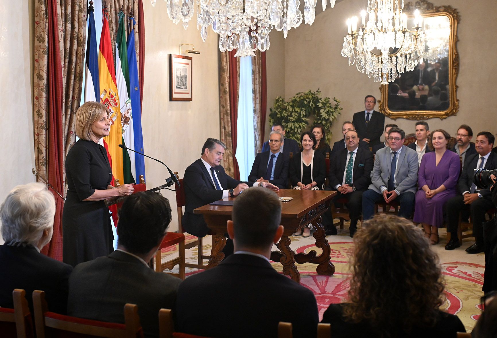 El Ayuntamiento de Jerez durante el encuentro de Pelayo y Sanz.