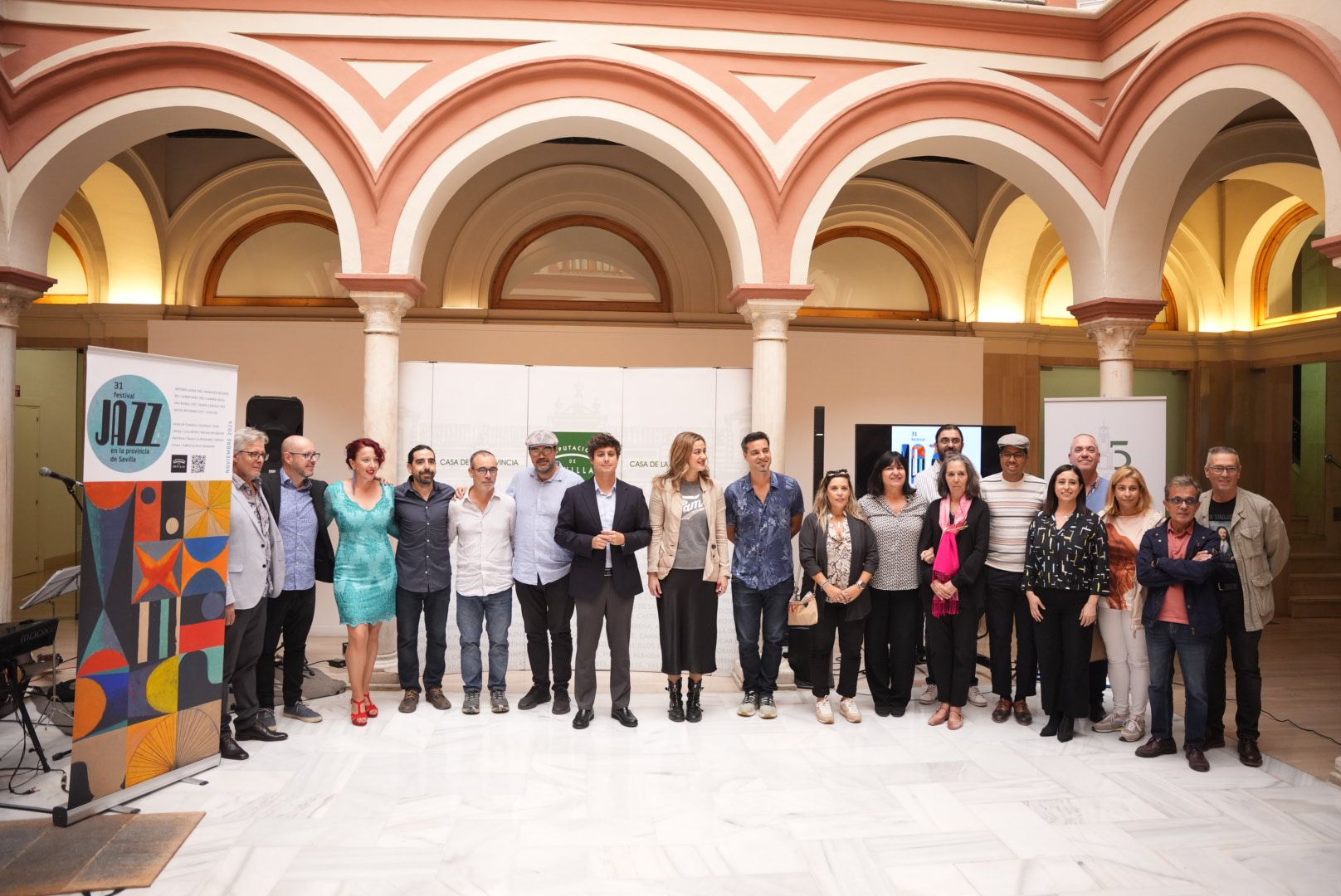 Más municipios y espectáculos: representantes de los ayuntamientos y de la Diputación en la presentación del Festival de Jazz.