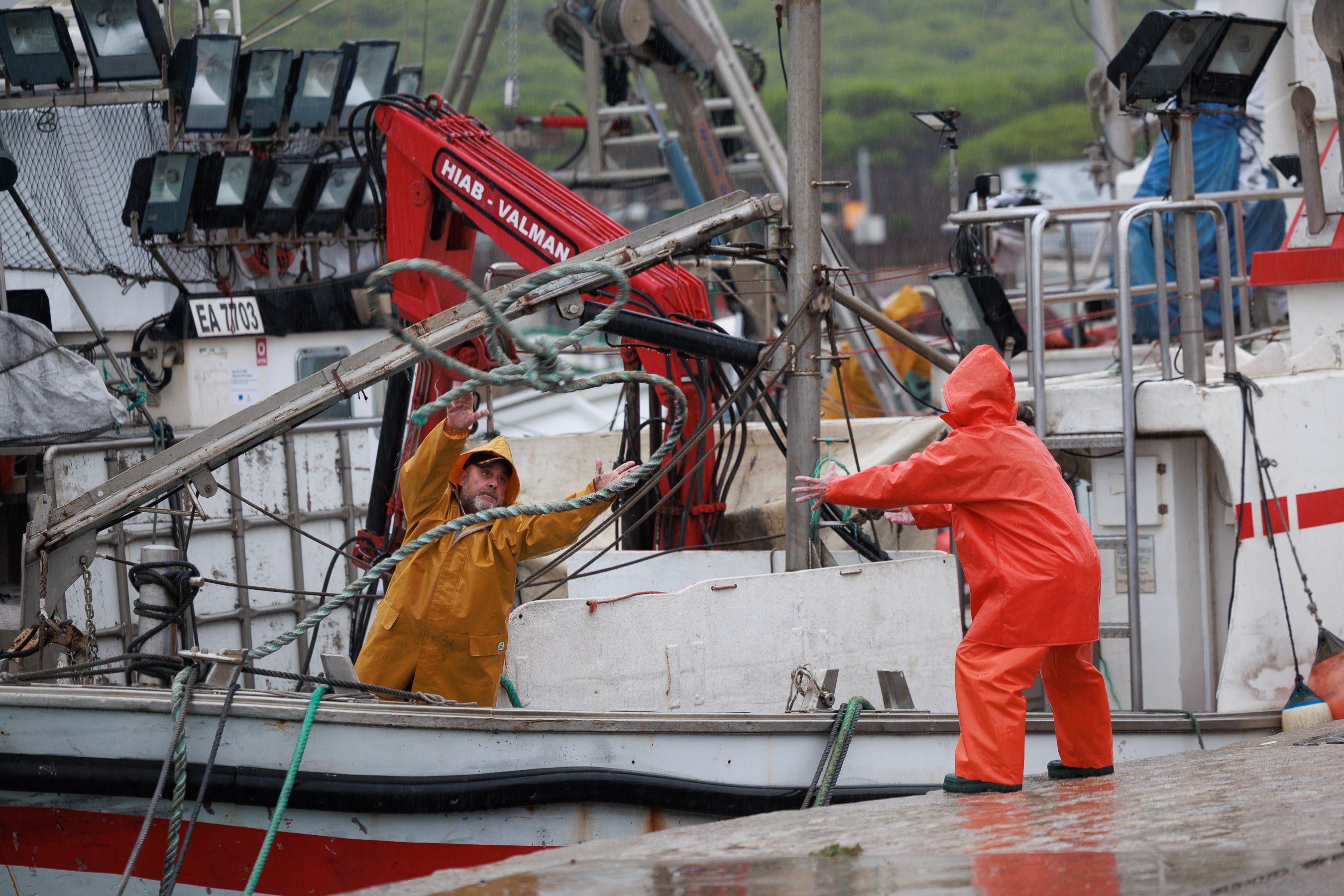 Pescadores, faenando en Andalucía.