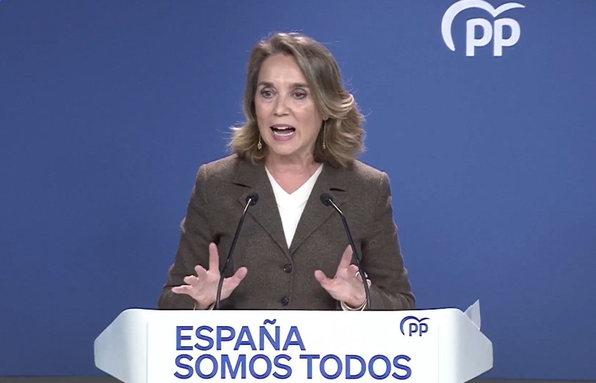 La secretaria general del PP, Cuca Gamarra, en una rueda de prensa.