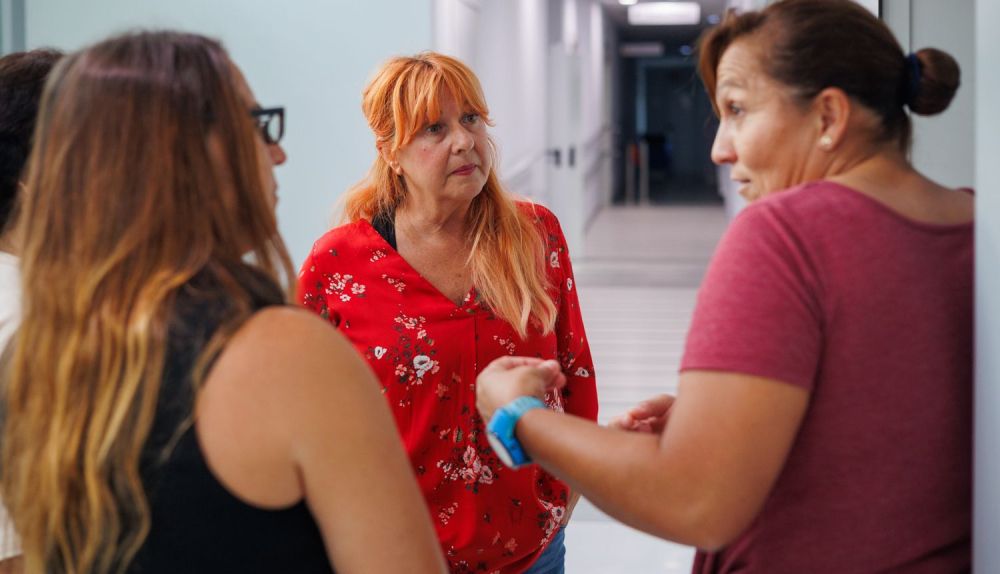 Elisa, Beatriz y Victoria comparten vivencias. 