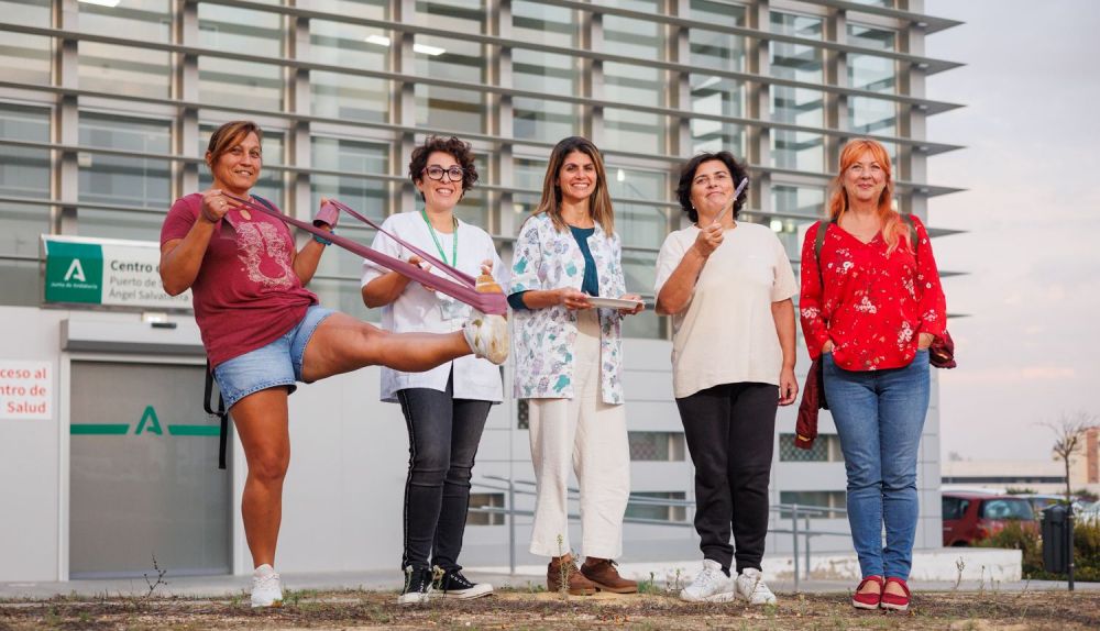 Las sanitarias y las mujeres que pasan el climaterio, en el centro de salud Ángel Salvatierra.