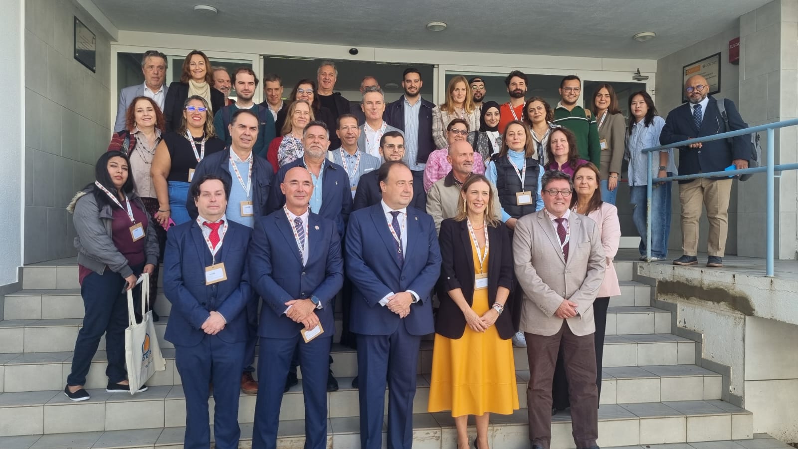 El desarrollo social sostenible . Autoridades y organizadores en una foto de grupo en el Campus de Jerez. 