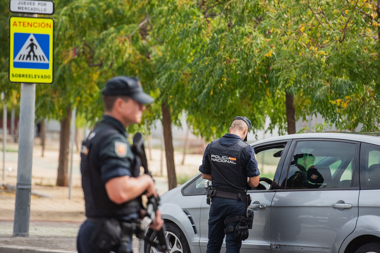 El operativo policial en el Polígono Sur de Sevilla, en imágenes.