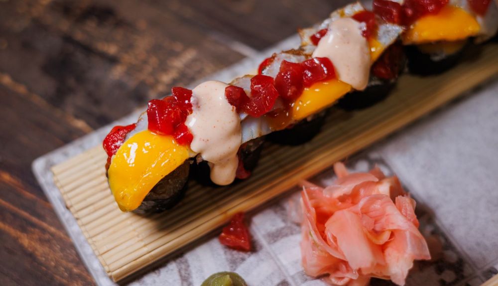 Maki de pimiento asado con huevo de codorniz y atún rojo salvaje.