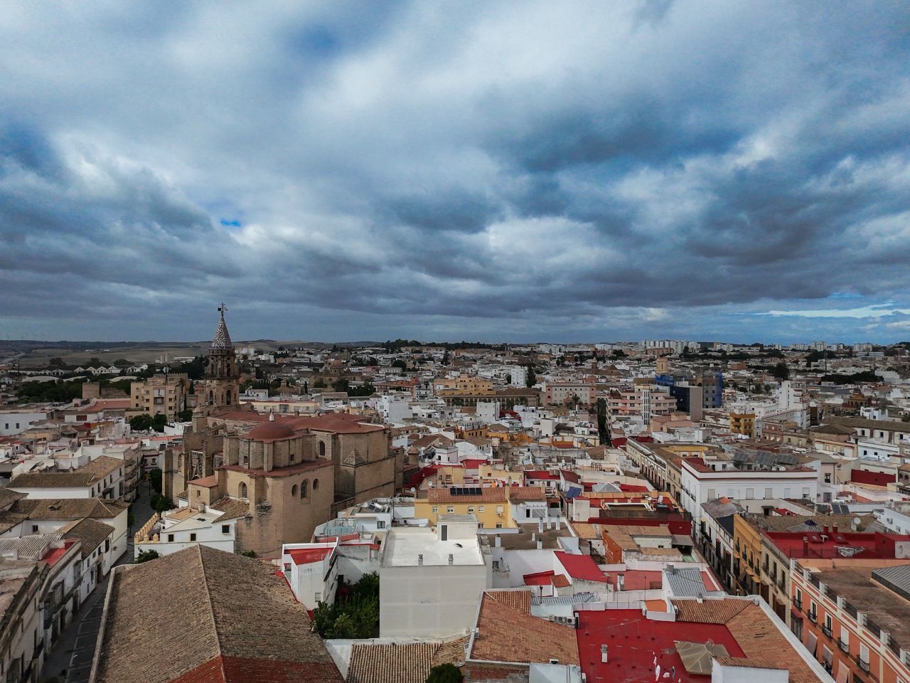 Los cielos de Jerez en el mediodía de este viernes, a 24 horas para la Magna.