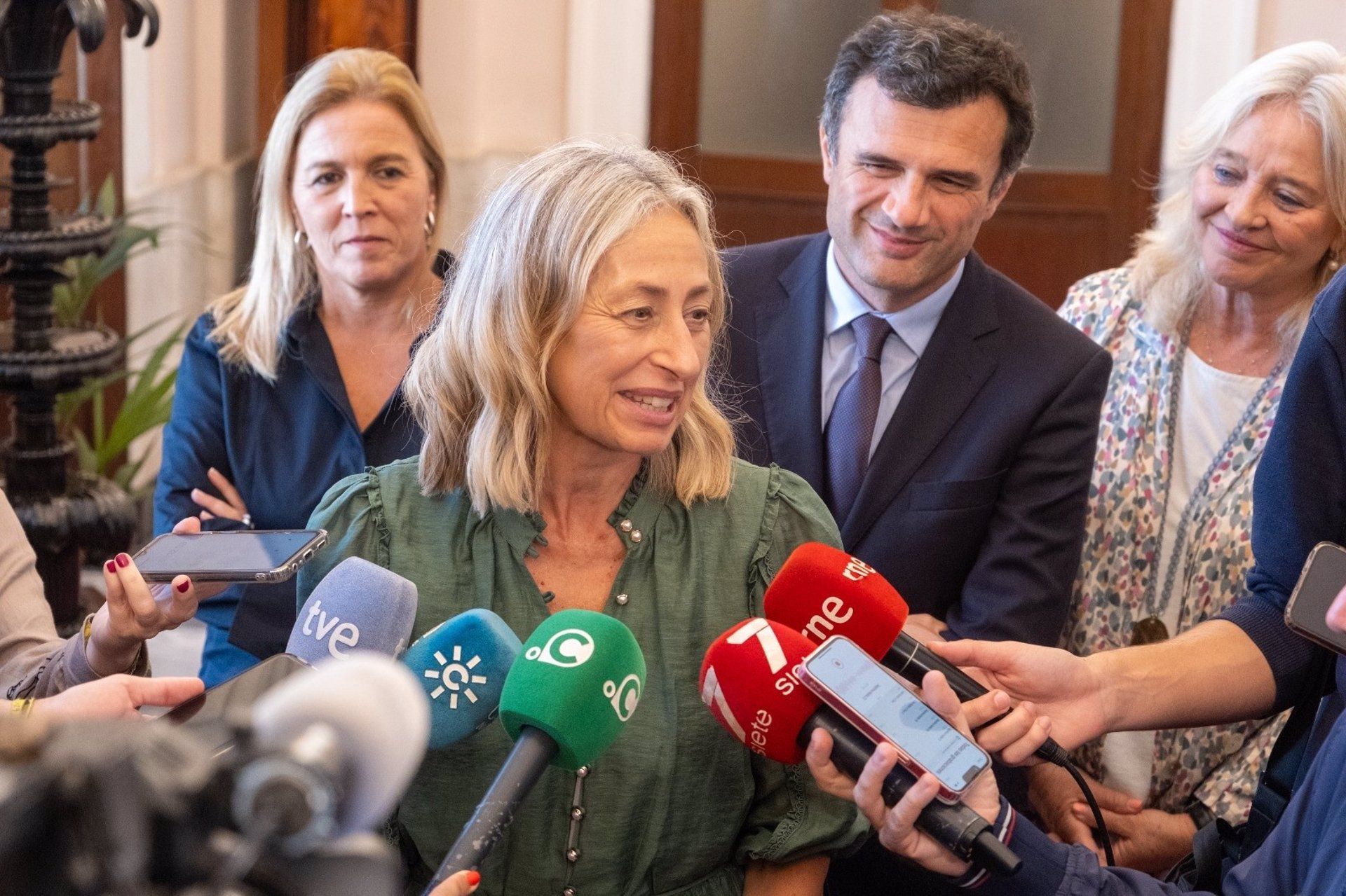 La nueva consejera de Salud, Rocío Hernández, durante su visita al Ayuntamiento de Cádiz.