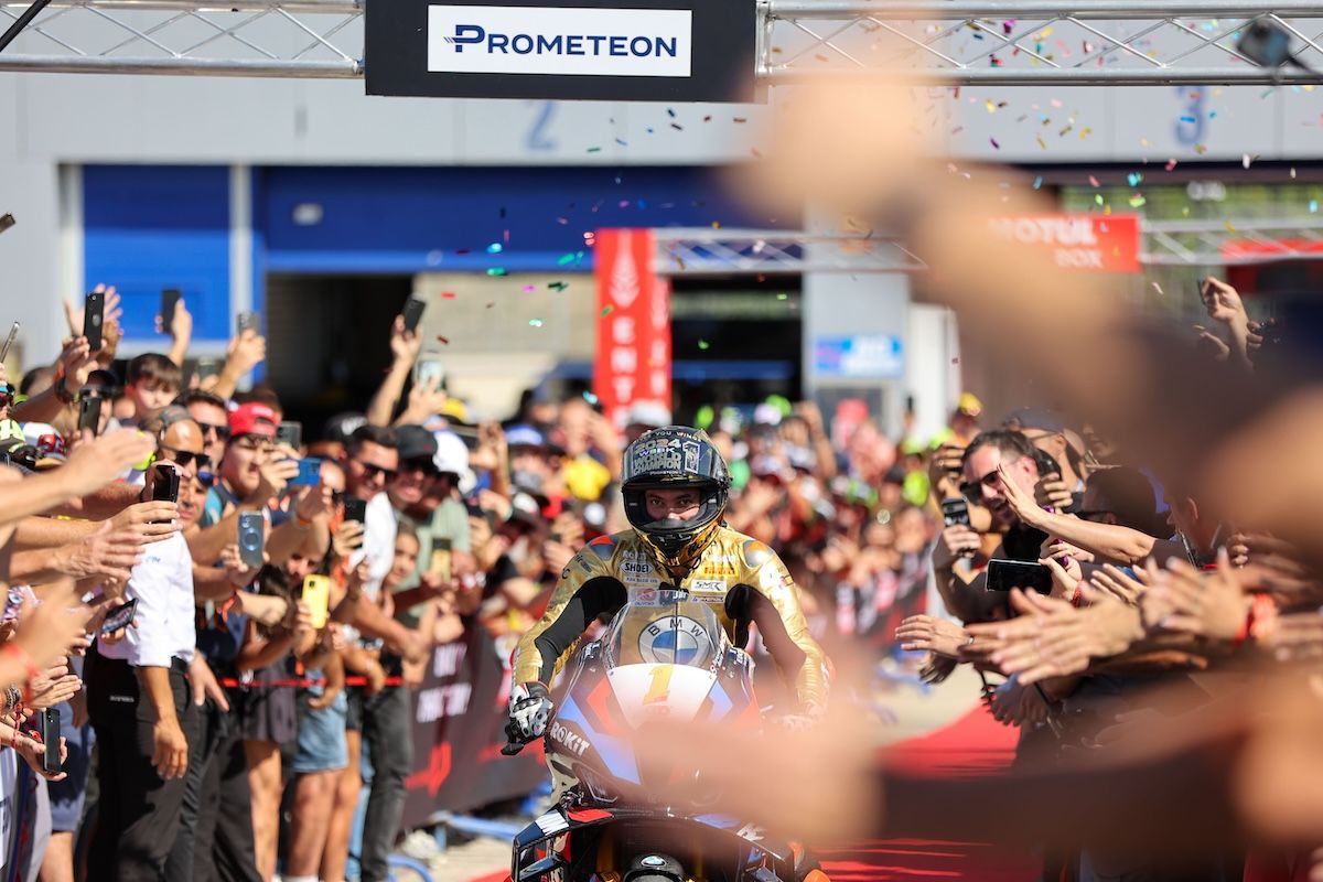 El piloto turco Toprak Razgatlioglu (BMW) conseguía alzarse hoy en Jerez con su segundo Campeonato del Mundo de Superbike.