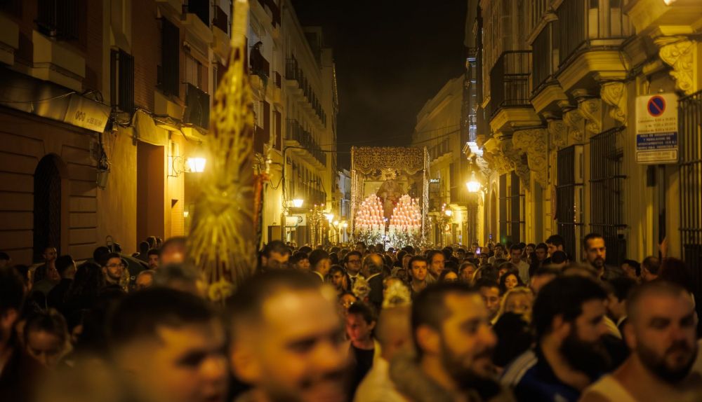 La calle Pedro Alonso a reventar con el regreso de la Virgen del Valle. 