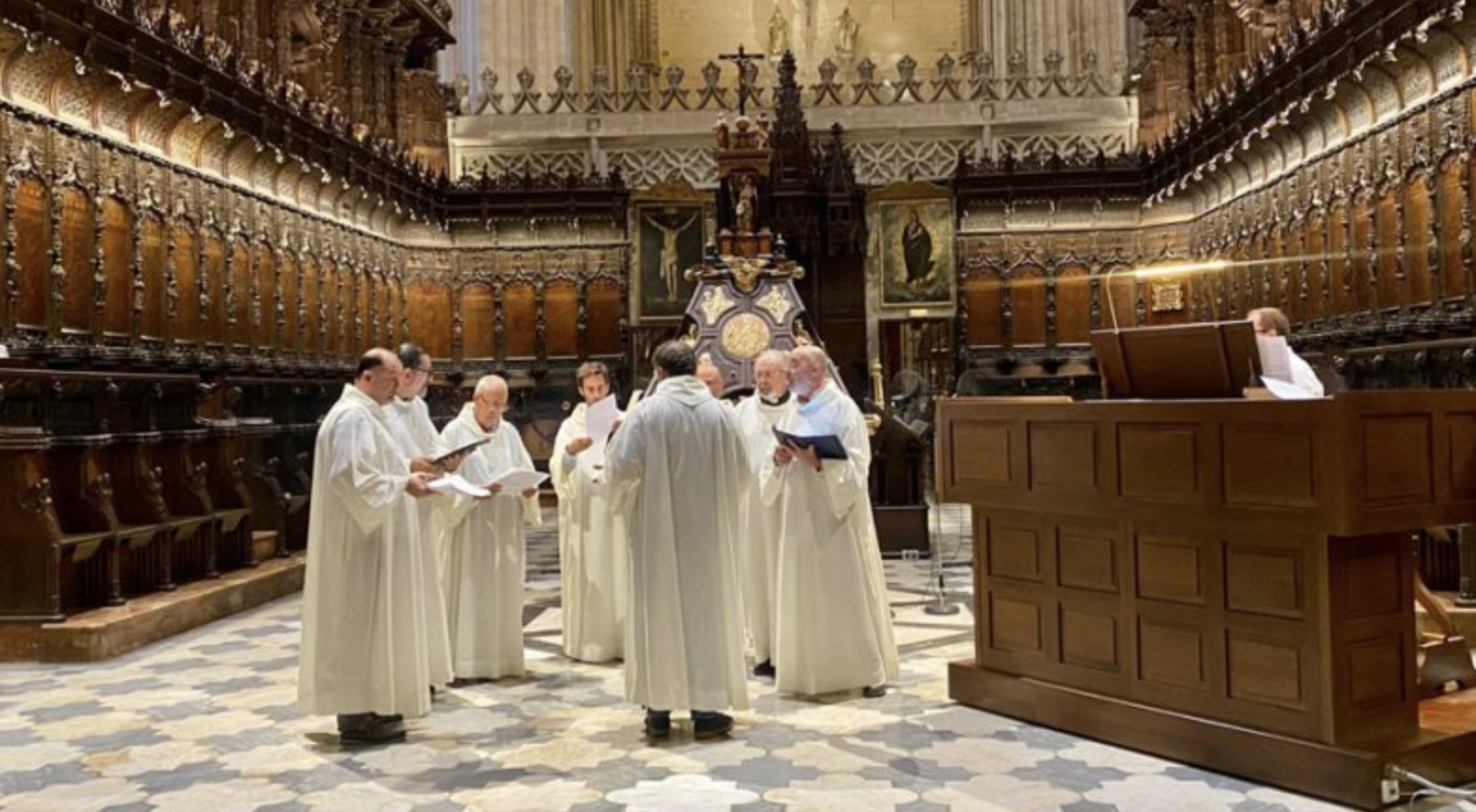 Un ensayo del coro de canto gregoriano de la Catedral de Sevilla.