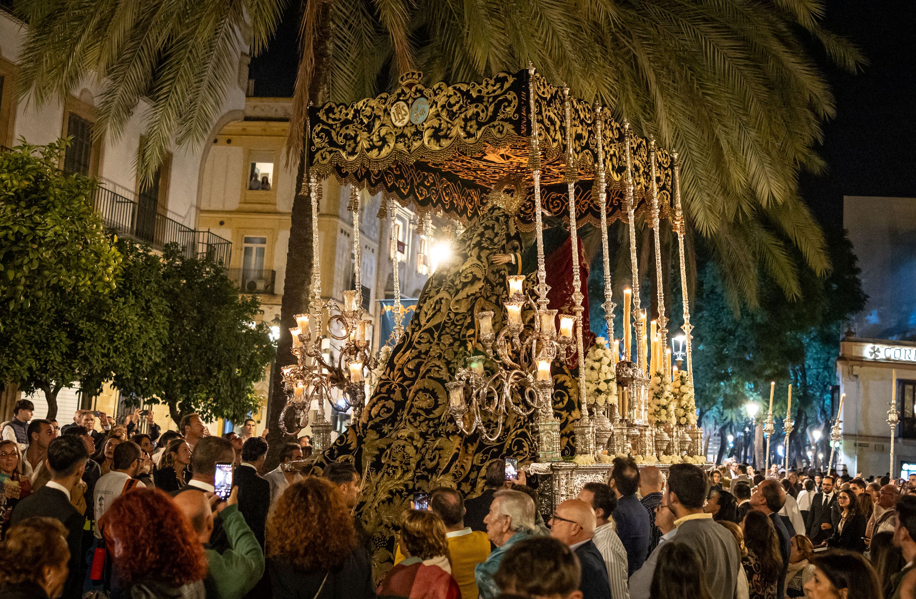 El Consejo agradece a Jerez su apoyo a la Magna. El palio de la Piedad levantando la admiración del público.