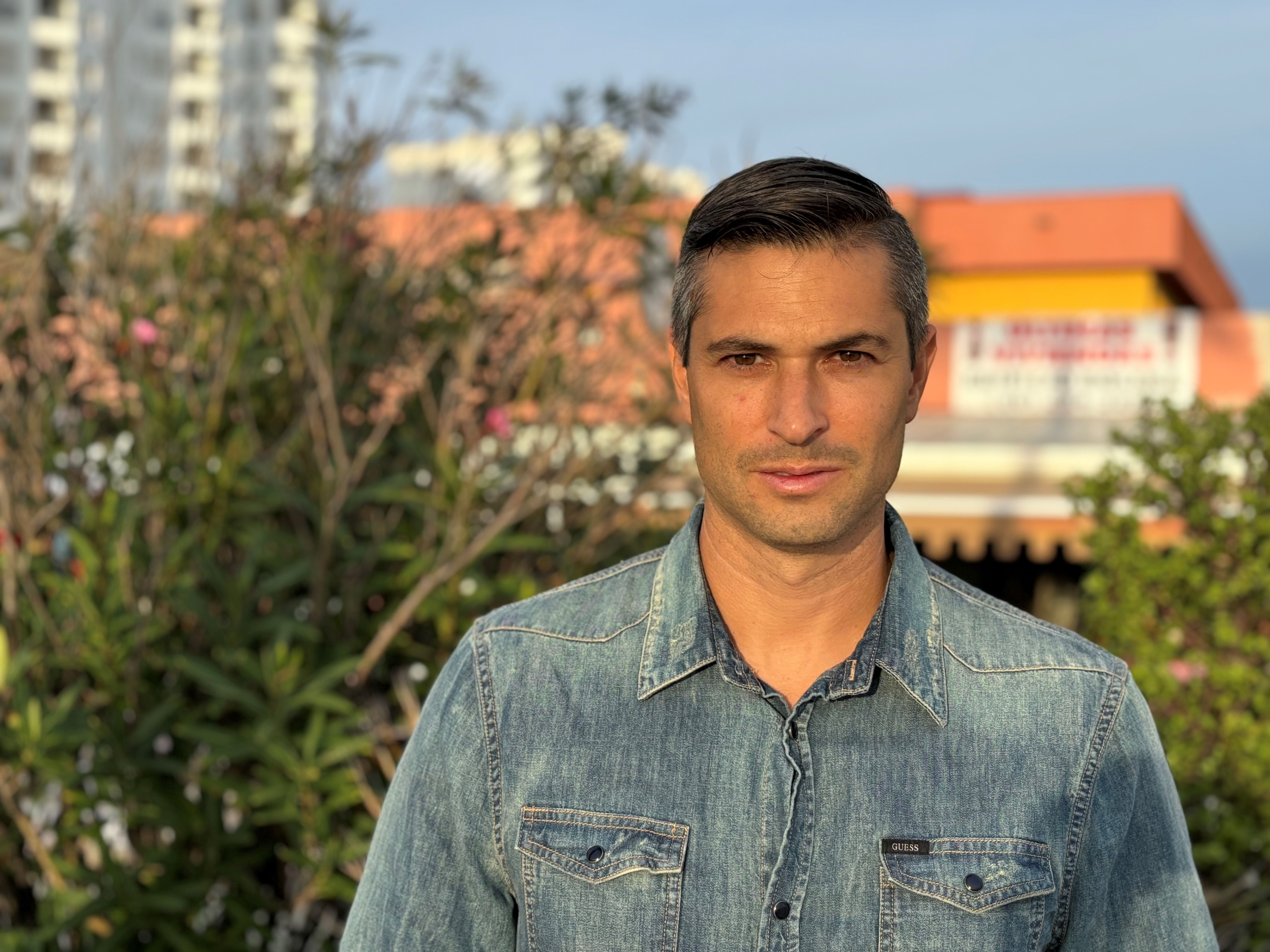 Ángel González, del PSOE de El Puerto, en Valdelagrana.