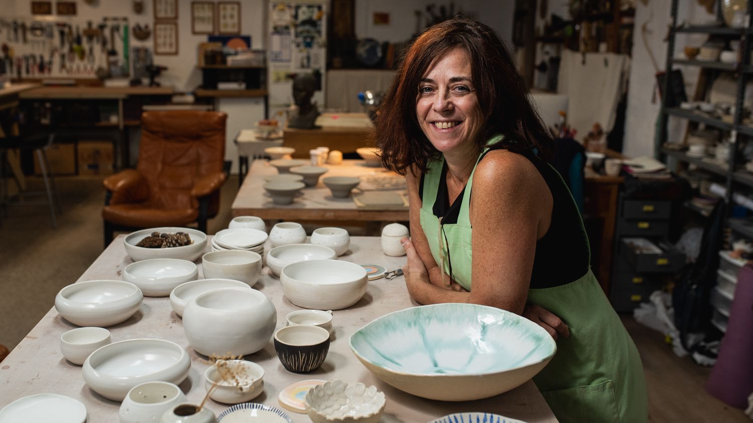 Patricia Infante lleva años surtiendo de vajilla artesana a varios restaurantes andaluces con Estrellas Michelín.