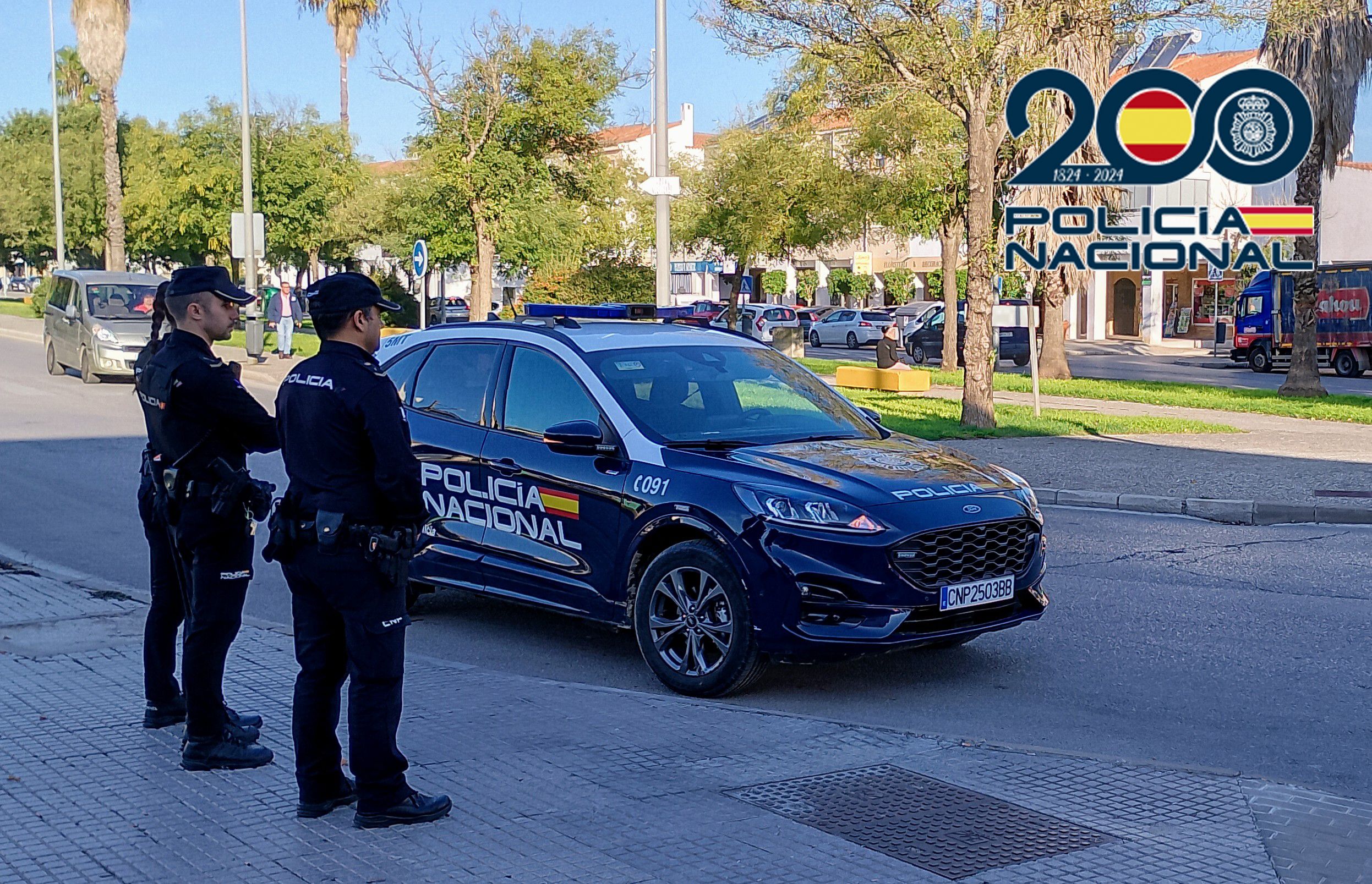 Una pareja de agentes de la Policía Nacional de Jerez.