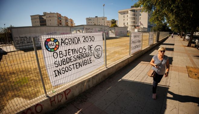 Pancartas reivindicativas en el IES Lola Flores.