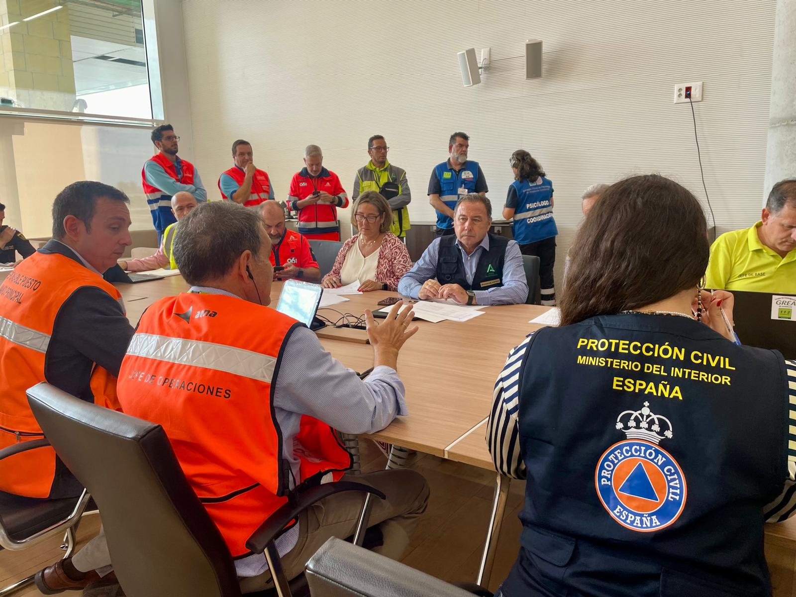 Simulacro de accidente. Los organismos intervinientes en el operativo reunidos durante el simulacro. 